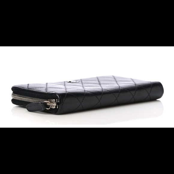 CHANEL
Lambskin Quilted Large Gusset Zip Around Wallet Black - Picture 3 of 4